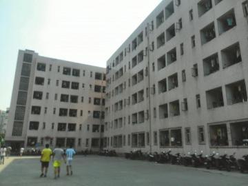 3168759397.jpg