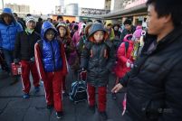 “北漂孩子”跨省上学 每月靠火车往返