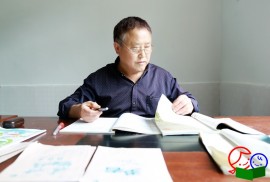山村教师王贤录和他的3个学生