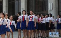 记者镜头下的朝鲜校园女生：美丽原来是“常态”