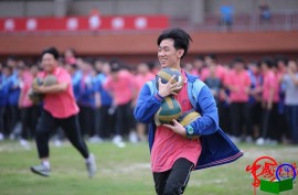 襄阳五中举办“青春无畏、逐梦扬威”高三年级趣味运动会
