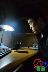 无臂学霸励志故事:用双脚考出人生佳绩