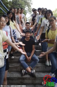 湖南师大新生开学 男女生比例约3:7