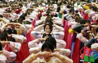 韩国高中女生穿传统服装参加成年礼