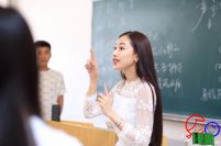 90后美女教师走红 长相清纯身材火辣