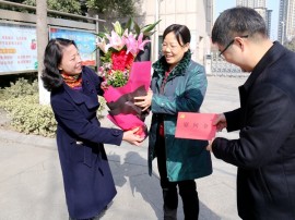 市委常委程武专程到五中看望慰问专家教师、副校长王静