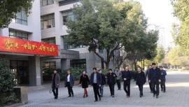 市教育局领导班子到五中慰问