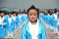 300萌娃穿汉服在孔学堂参加“开笔礼”